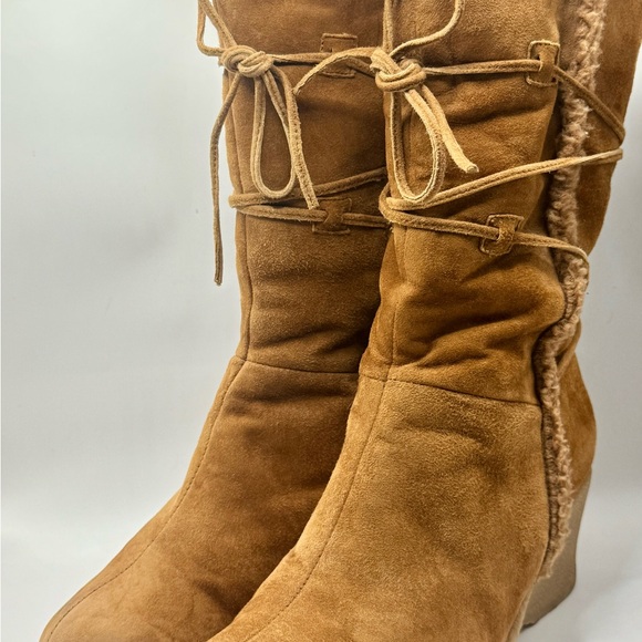 Shoes - Women’s Size 10 Tan Suede Shearling Lined Winter Boots Lace Up Mid Calf Sheaing